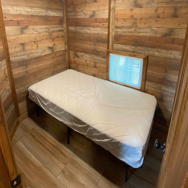 Chestnut-Oak-Posh-Two-Bedroom-Cabins-4